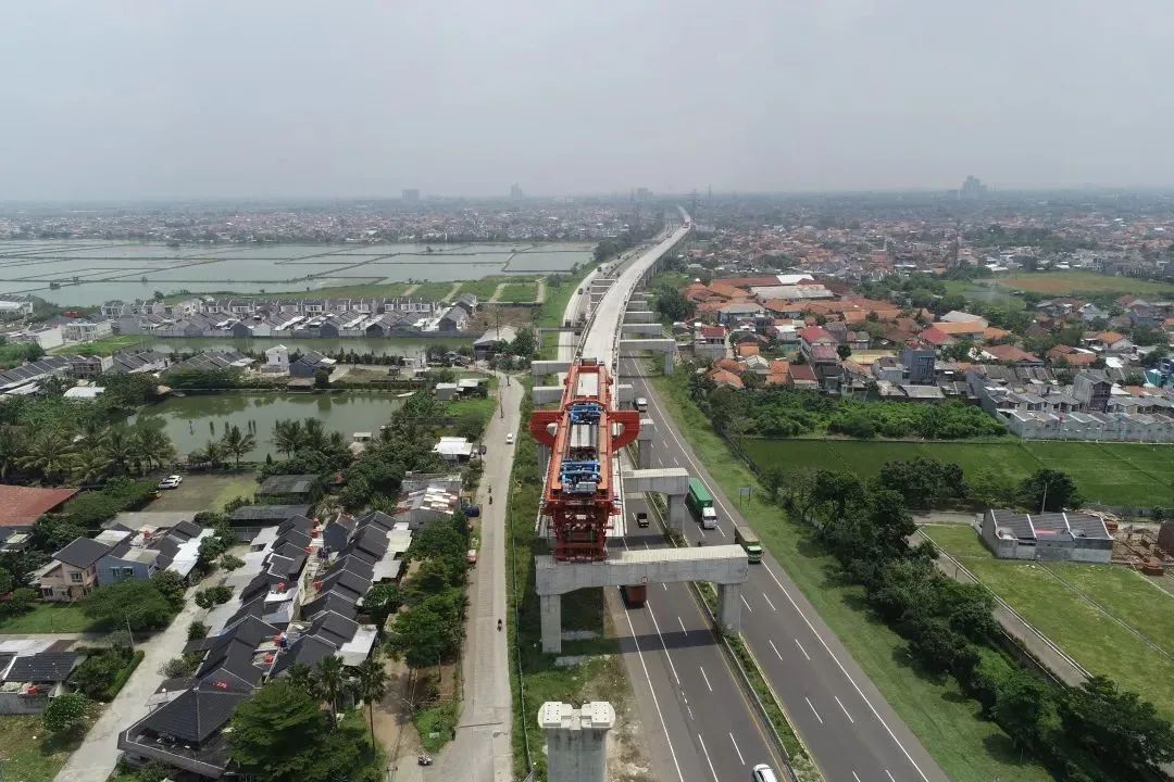 雅萬高鐵再傳喜訊,中鐵工業(yè)架橋機立新功 雅萬高鐵再傳喜訊,中鐵工業(yè)架橋機立新功