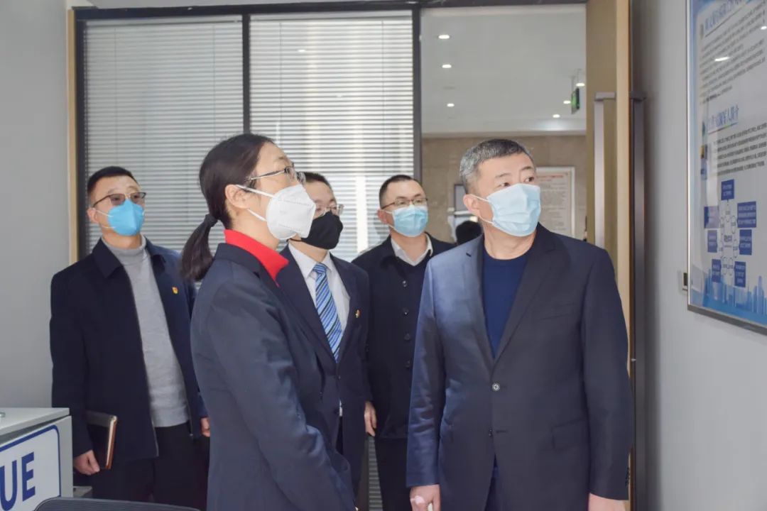 冬送溫暖 情系職工 ‖ 張威到中鐵工服調(diào)研并慰問一線員工 冬送溫暖 情系職工 ‖ 張威到中鐵工服調(diào)研并慰問一線員工