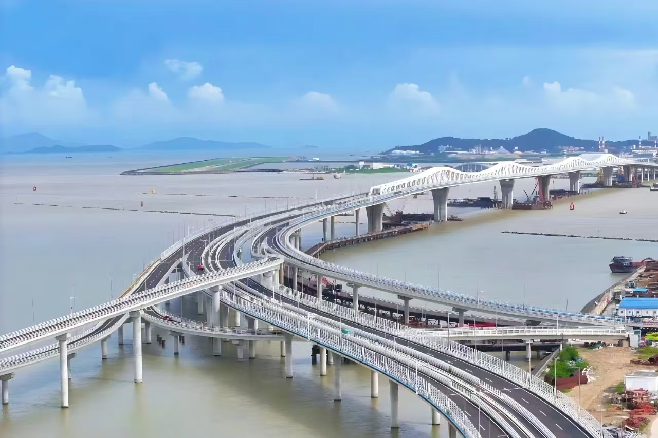 澳門大橋正式通車,“四橋飛架”助澳騰飛 澳門大橋正式通車,“四橋飛架”助澳騰飛