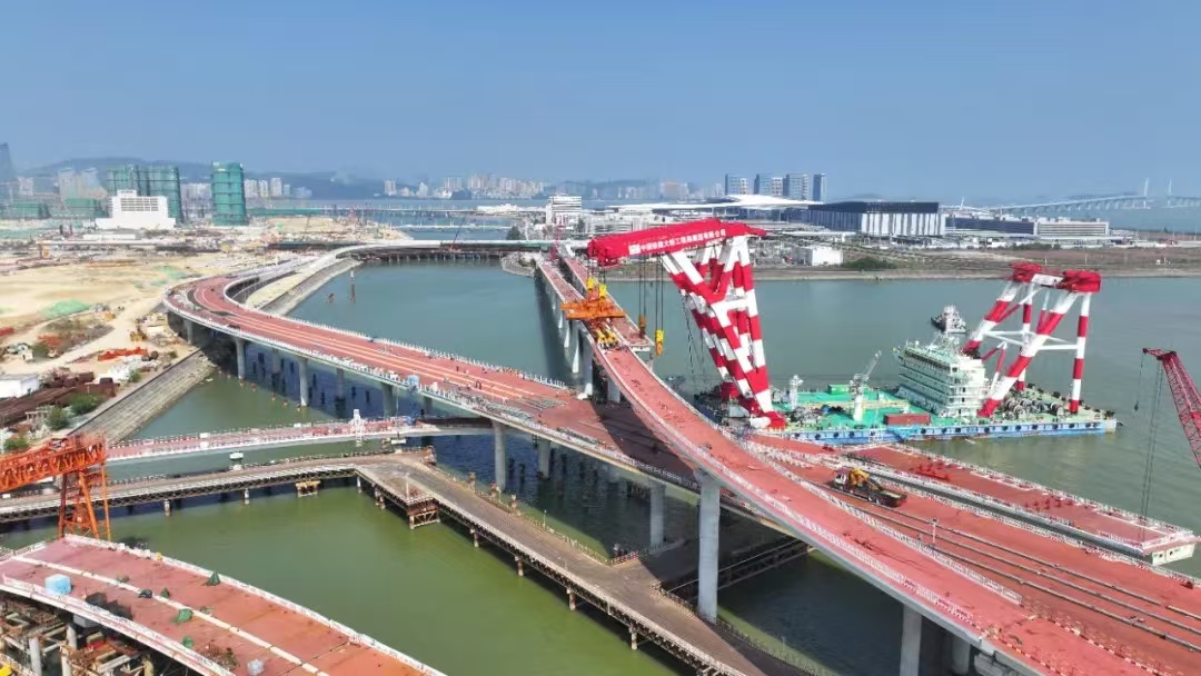 澳門大橋正式通車,“四橋飛架”助澳騰飛 澳門大橋正式通車,“四橋飛架”助澳騰飛