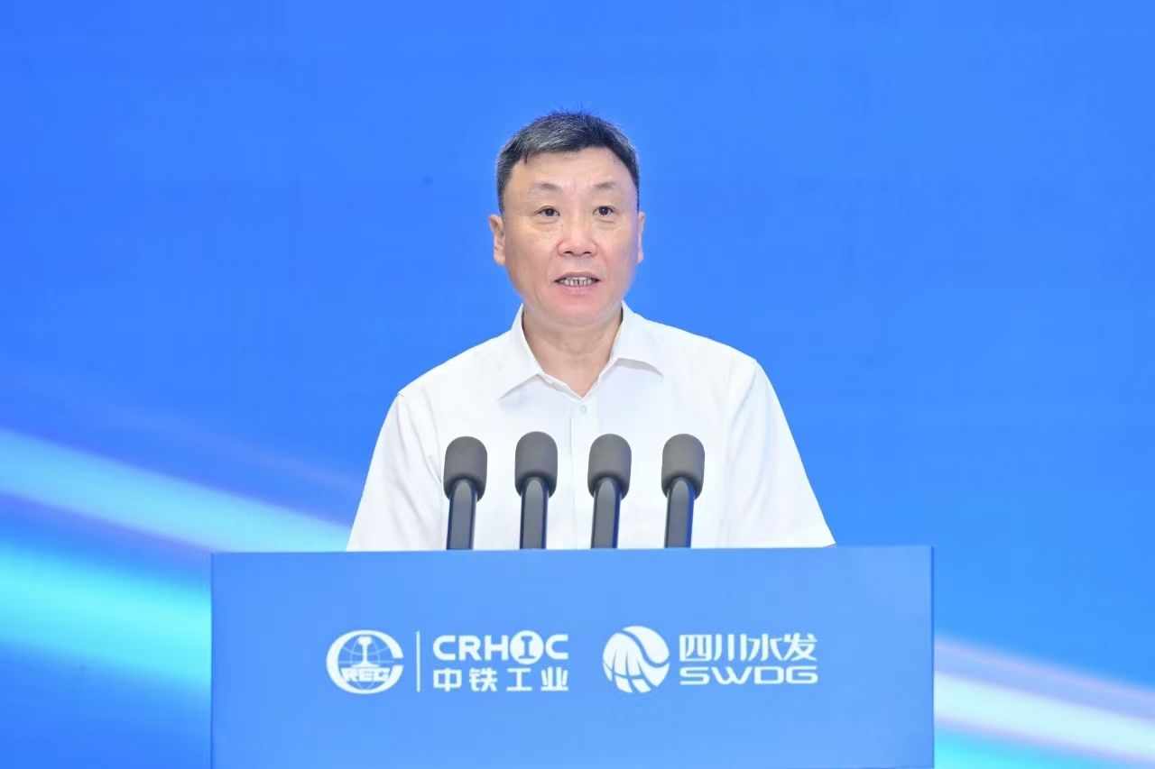 中國中鐵攜手四川省打造高端裝備產(chǎn)業(yè)首臺盾構(gòu)機成功下線