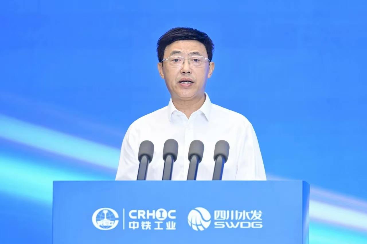 中國中鐵攜手四川省打造高端裝備產(chǎn)業(yè)首臺盾構(gòu)機成功下線