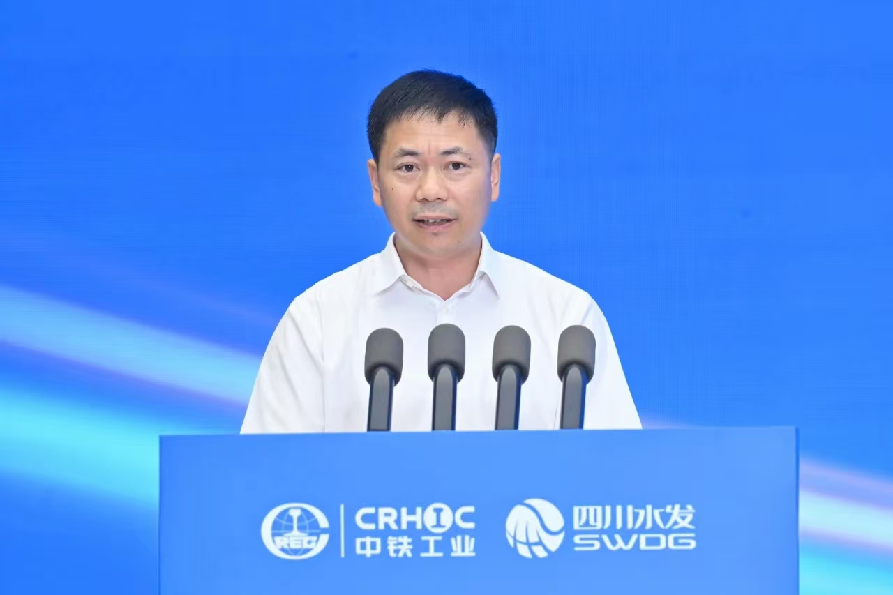 中國中鐵攜手四川省打造高端裝備產(chǎn)業(yè)首臺盾構(gòu)機成功下線