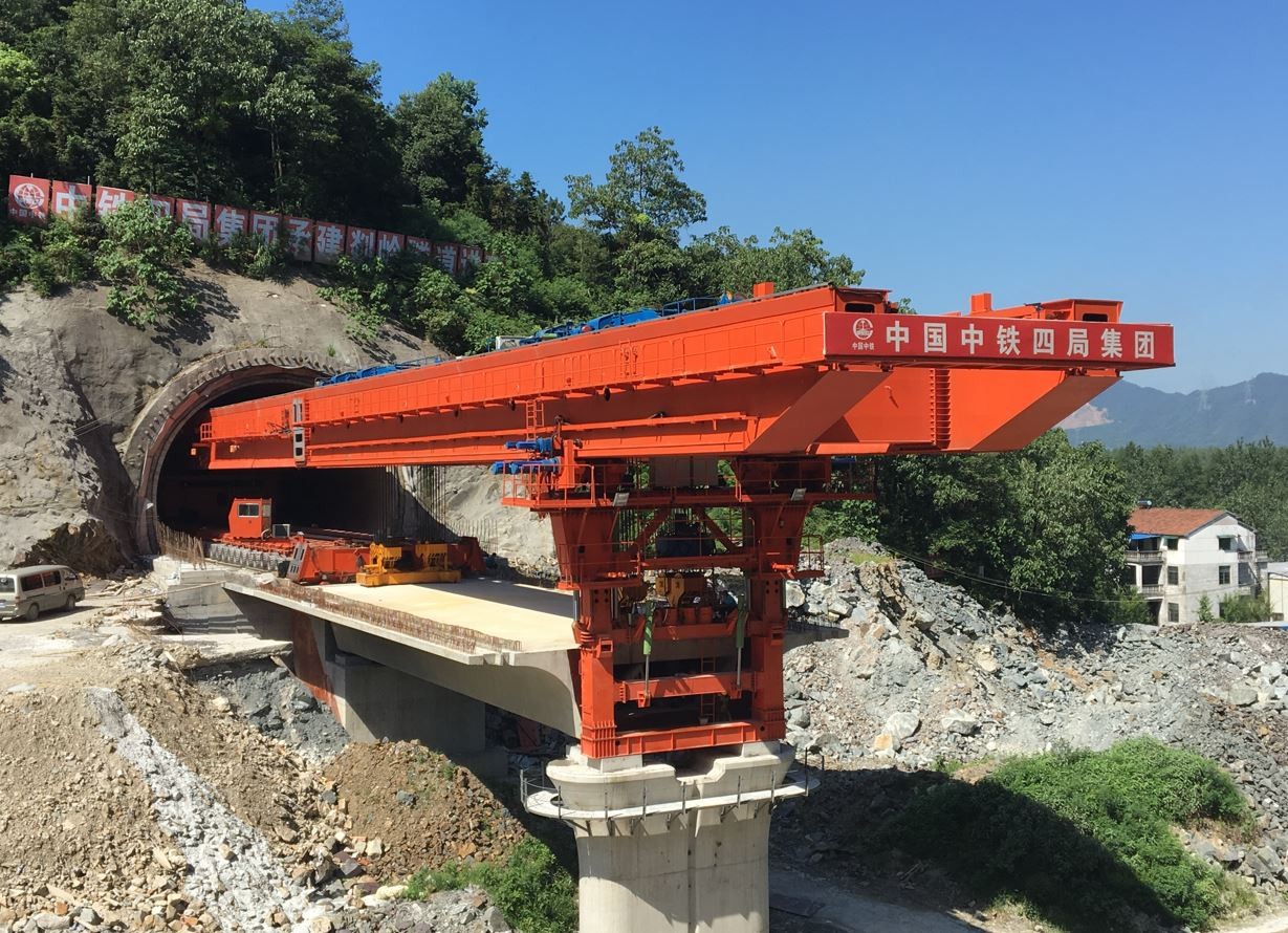 第三代過隧架橋機(jī)-900噸雙跨支撐過隧箱梁運(yùn)架設(shè)備