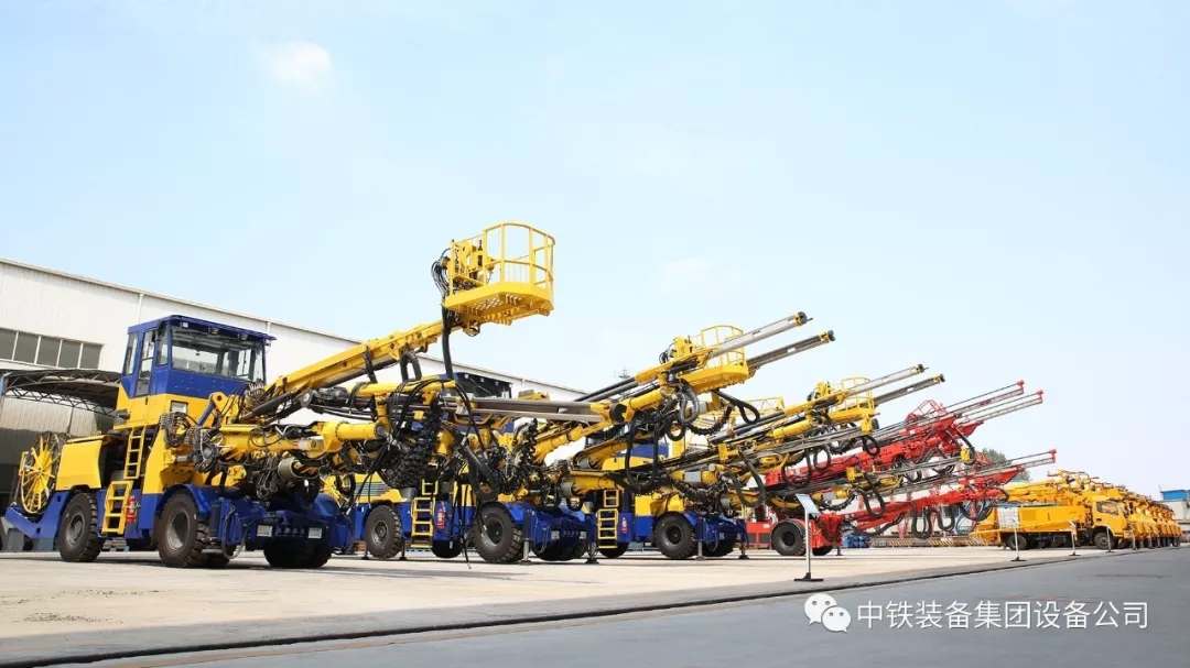 隧道施工神器———中鐵裝備三臂鑿巖臺(tái)車 隧道施工神器———中鐵裝備三臂鑿巖臺(tái)車