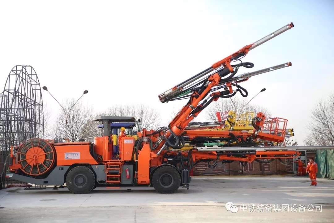 隧道施工神器———中鐵裝備三臂鑿巖臺(tái)車 隧道施工神器———中鐵裝備三臂鑿巖臺(tái)車