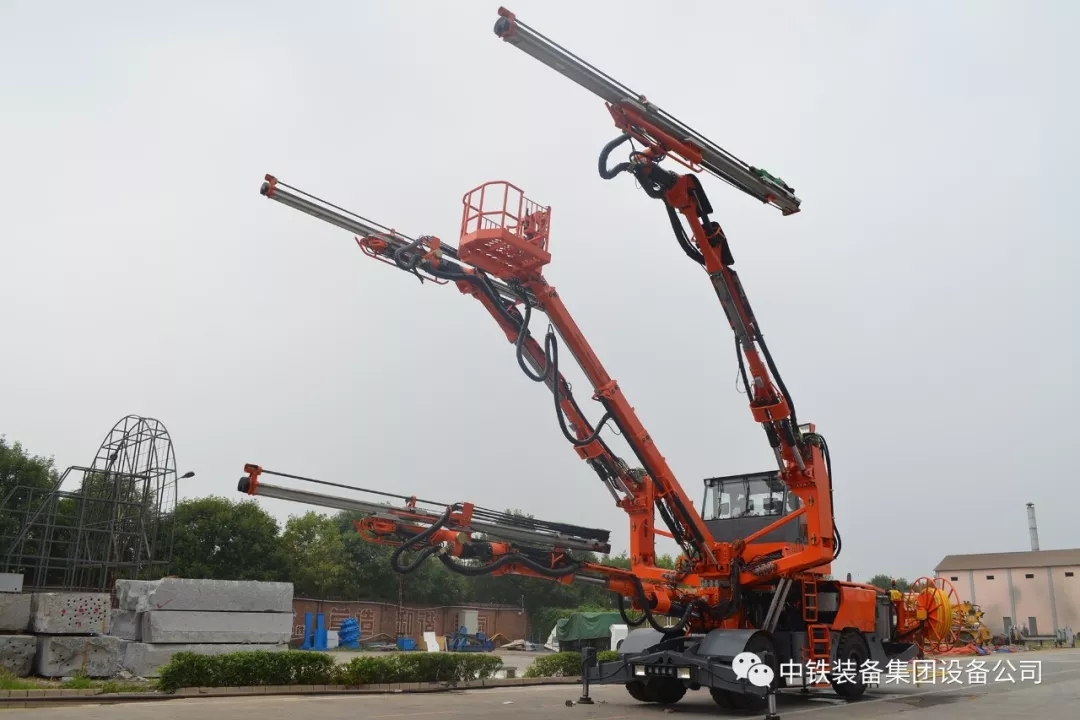 隧道施工神器———中鐵裝備三臂鑿巖臺(tái)車 隧道施工神器———中鐵裝備三臂鑿巖臺(tái)車