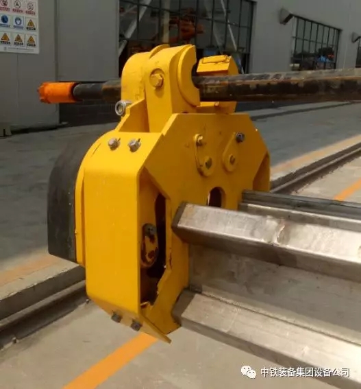 隧道施工神器———中鐵裝備三臂鑿巖臺(tái)車 隧道施工神器———中鐵裝備三臂鑿巖臺(tái)車