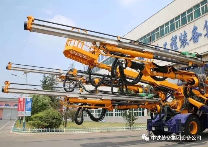 隧道施工神器———中鐵裝備三臂鑿巖臺(tái)車 隧道施工神器———中鐵裝備三臂鑿巖臺(tái)車