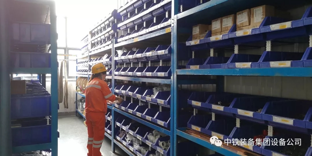 隧道施工神器———中鐵裝備三臂鑿巖臺(tái)車 隧道施工神器———中鐵裝備三臂鑿巖臺(tái)車