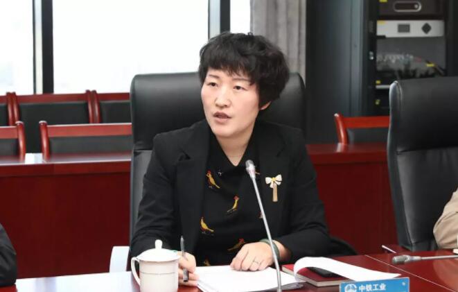 第一時間!全國人大代表王杜娟與公司干部職工座談交流 第一時間!全國人大代表王杜娟與公司干部職工座談交流