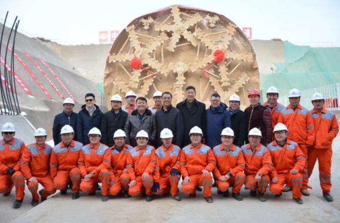 西北報(bào)捷!中鐵工業(yè)創(chuàng)造我國(guó)鐵路建設(shè)新里程碑——蒙華鐵路白城隧道今日貫通 西北報(bào)捷!中鐵工業(yè)創(chuàng)造我國(guó)鐵路建設(shè)新里程碑——蒙華鐵路白城隧道今日貫通