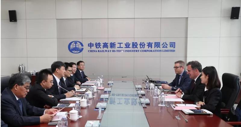 中鐵工業(yè)總經(jīng)理李建斌會見英國謝菲爾德市政廳行政長官一行 中鐵工業(yè)總經(jīng)理李建斌會見英國謝菲爾德市政廳行政長官一行