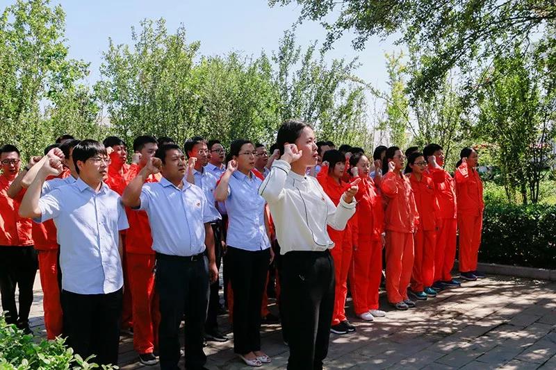 從黨的一大代表王盡美到黨的十九大代表王中美,中鐵工業(yè)人這樣傳承初心 從黨的一大代表王盡美到黨的十九大代表王中美,中鐵工業(yè)人這樣傳承初心