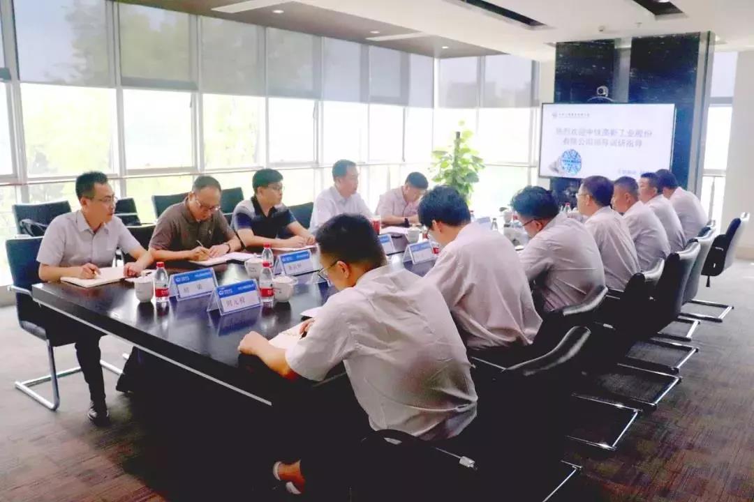 中鐵工業(yè)黨委書記、董事長易鐵軍調(diào)研公司駐蓉企業(yè) 中鐵工業(yè)黨委書記、董事長易鐵軍調(diào)研公司駐蓉企業(yè)