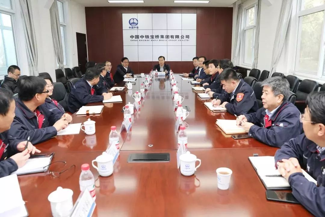 公司黨委書記、董事長易鐵軍調研中鐵寶橋