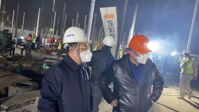 黨旗飄揚在戰(zhàn)“疫”最前線！23小時完成火神山醫(yī)院19榀鋼桁架拼裝