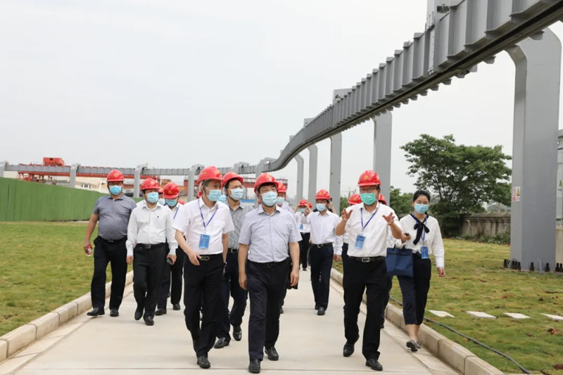 湖北省副省長曹廣晶一行試乘“新時代號”空軌 湖北省副省長曹廣晶一行試乘“新時代號”空軌