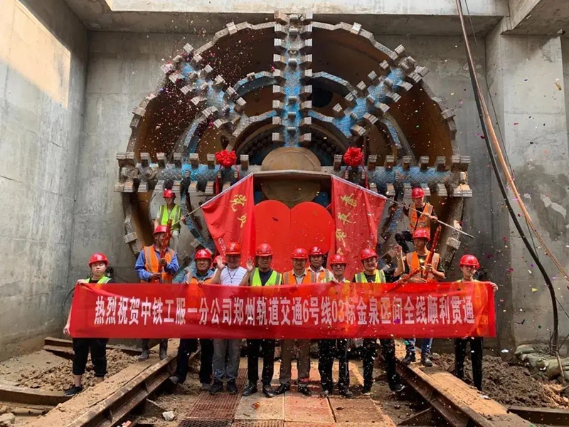 中鐵工服復(fù)工復(fù)產(chǎn)首個(gè)項(xiàng)目實(shí)現(xiàn)雙線貫通