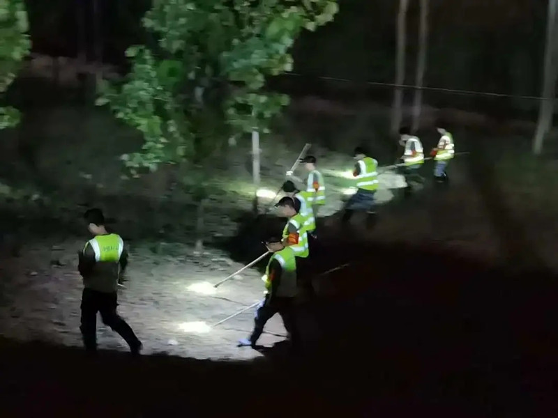 中鐵科工防汛突擊隊：洪水不退，我們不睡！